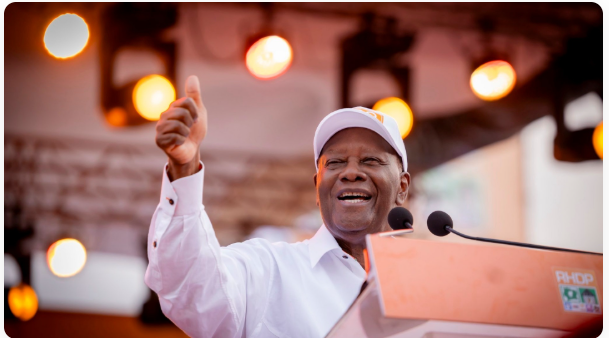Élection Présidentielle de 2025 : Le président sortant Alassane Ouattara a mené sa campagne sous le slogan « ADO pour une grande Côte d’Ivoire », avec un appareil de campagne structuré dès septembre-octobre 2025.