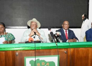 Des représentants de l’opposition ivoirienne lors de la déclaration commune sur le futur organe électoral.
