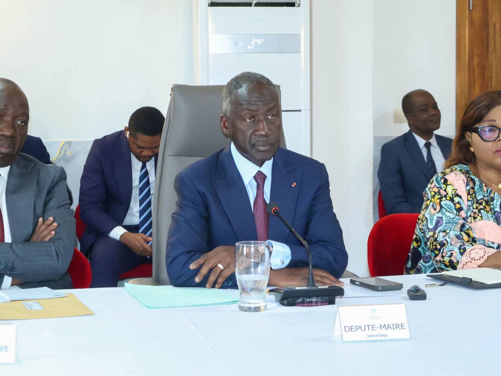 Adama Bictogo échange avec les responsables des compagnies de transport interurbain à Yopougon.