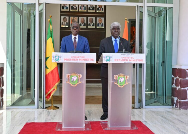 Robert Beugré Mambé et Ahmadou Al Aminou Lô lors de leur rencontre à Abidjan le 19 octobre 2026 sur le renforcement de la coopération entre la Côte d’Ivoire et le Sénégal.